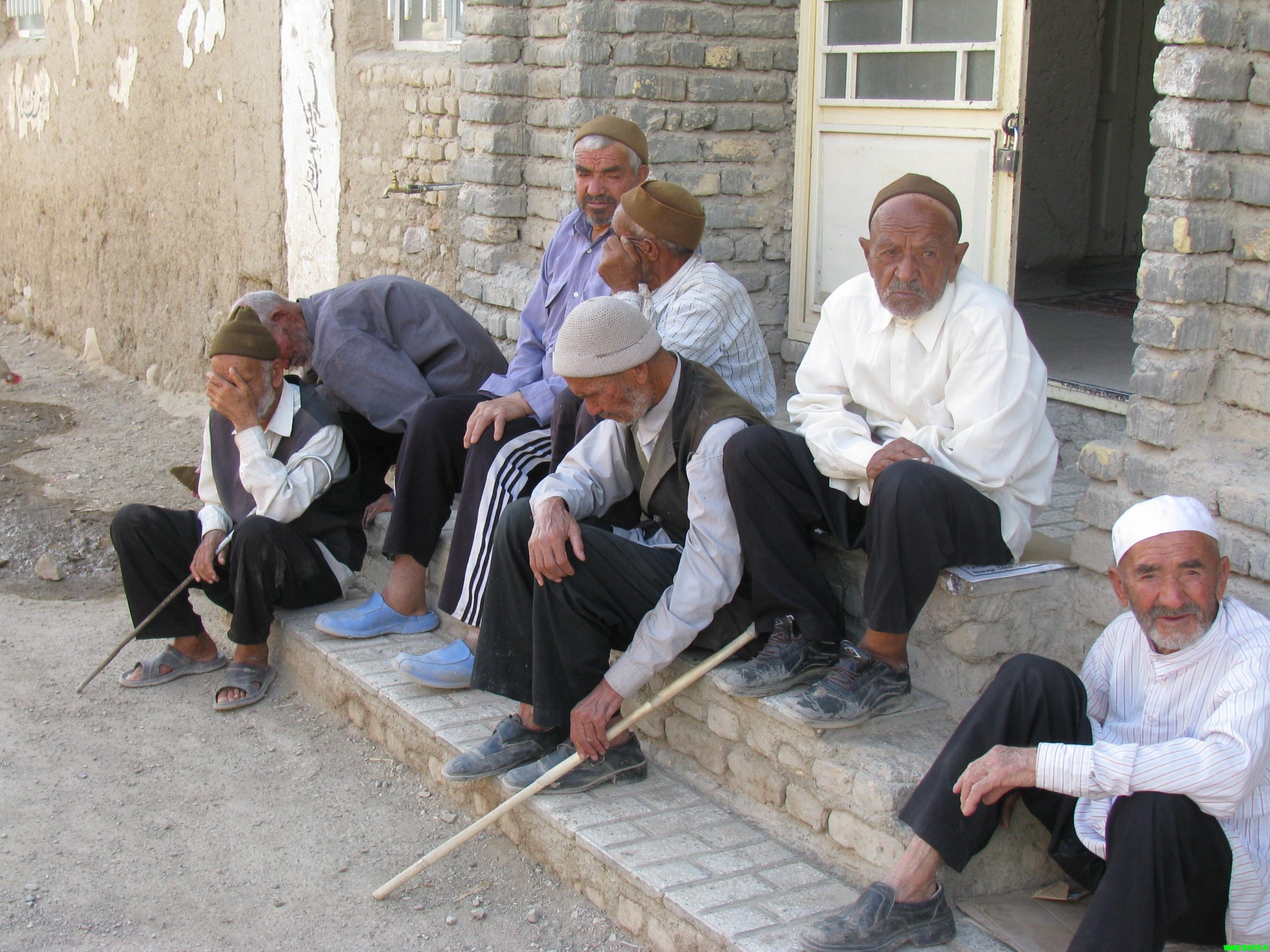 بر در میکده رندان قلندر باشند